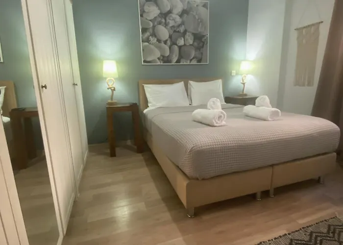 Marina Zeas Seaside Studio-Marinaq